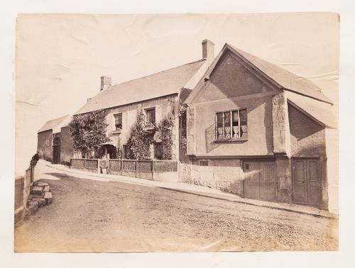 View of the façade of a dwelling on a street, Europe ?