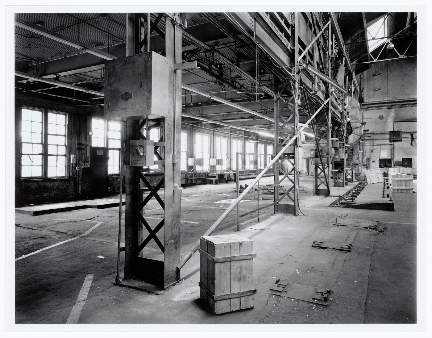 Interior view of the main floor of the Caledonian Ironworks Building showing structural supports, Montréal, Québec