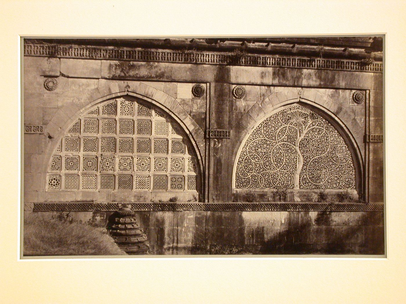 Partial view of a façade of the Sidi Sayyid Mosque showing jali, Ahmadabad, India