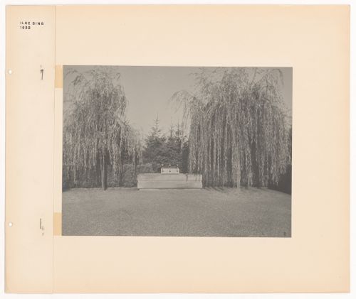 View of a structure and trees in the New Jewish Cemetery [Neuer Jüdischer Friedhof], Frankfurt am Main, Germany