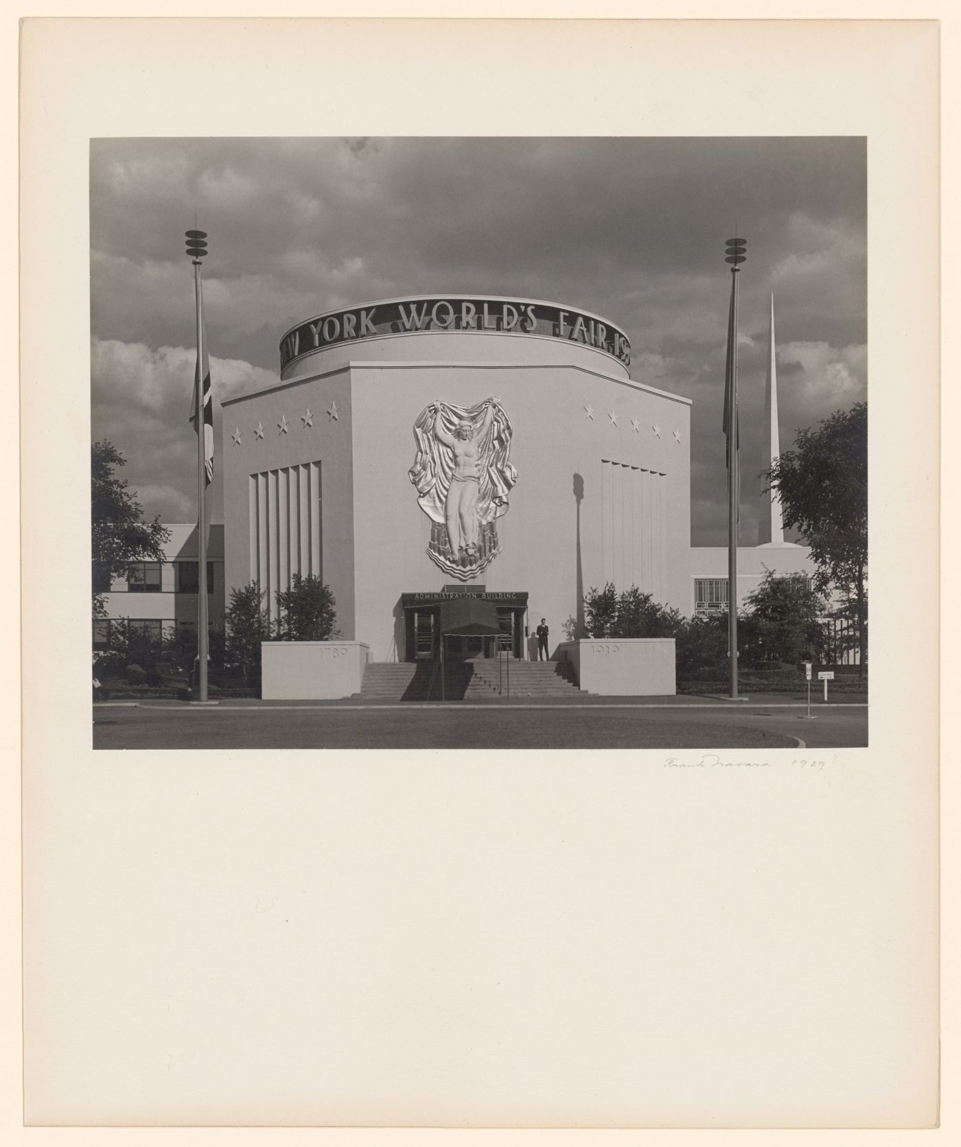 New York World's Fair (1939-1940): Administration Building, frontal view