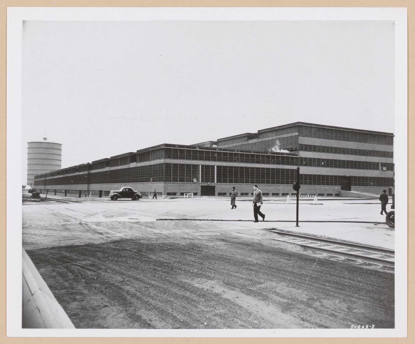View of the principal and lateral façades of the Tire Plant, Rouge River Plant, Ford Motor Company, Dearborn, Michigan