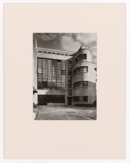 Exterior view of home and studio of master glassblower Louis Barillet, 15th arrondissement, square Vergennes, Paris, France