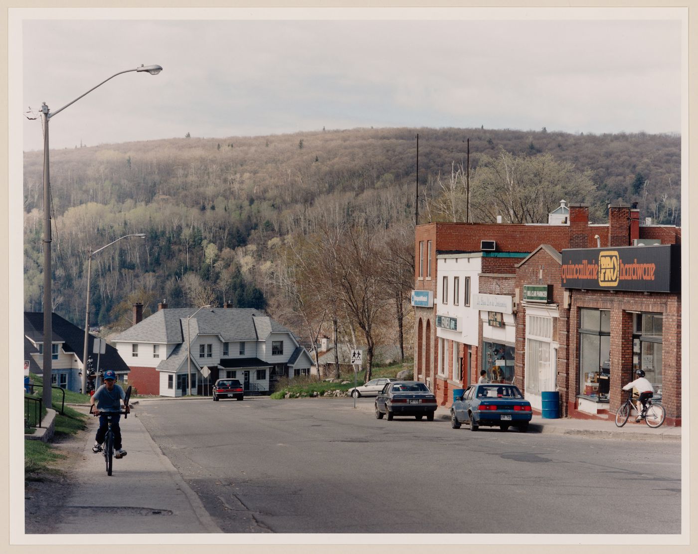 Commercial buildings on chemin Kipawa at the corner of avenue Thorne looking southwest, Témiscaming