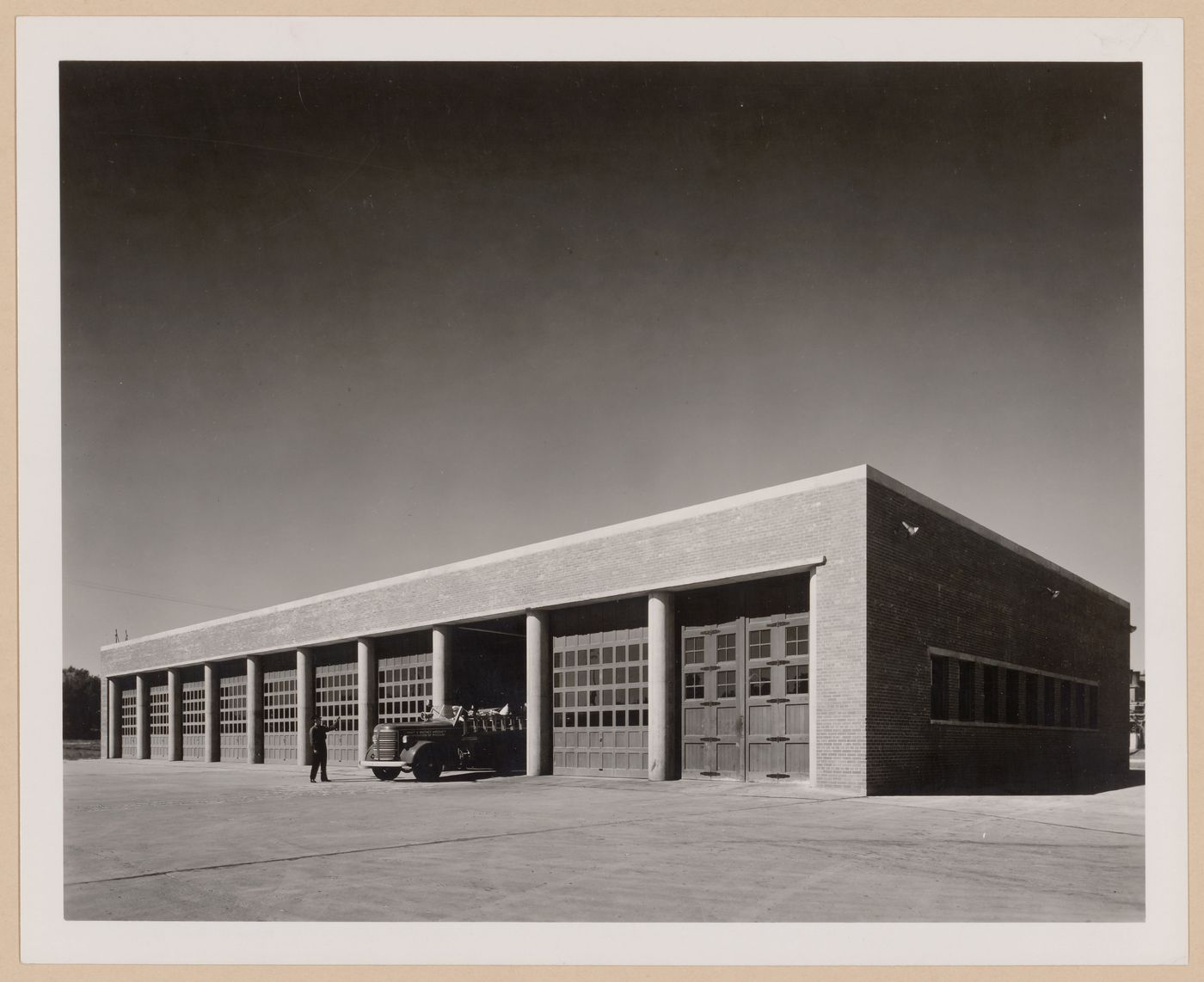View of the principal and lateral façades of the Truck Garage, United Aircraft Corporation Pratt & Whitney Corporation  division Assembly Plant, Kansas City, Missouri