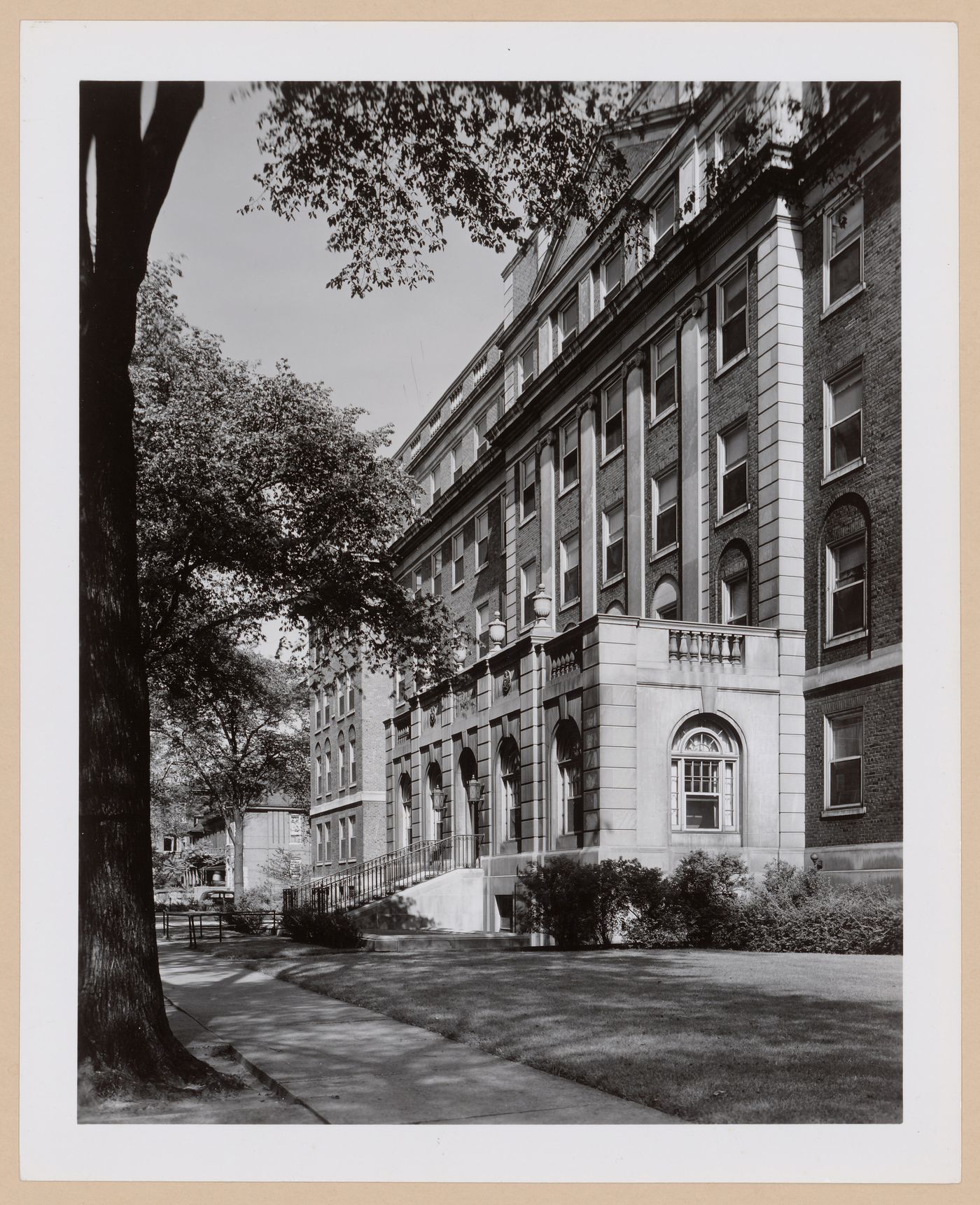 Oblique view of the main entrance of the Women's Hospital, Detroit, Michigan