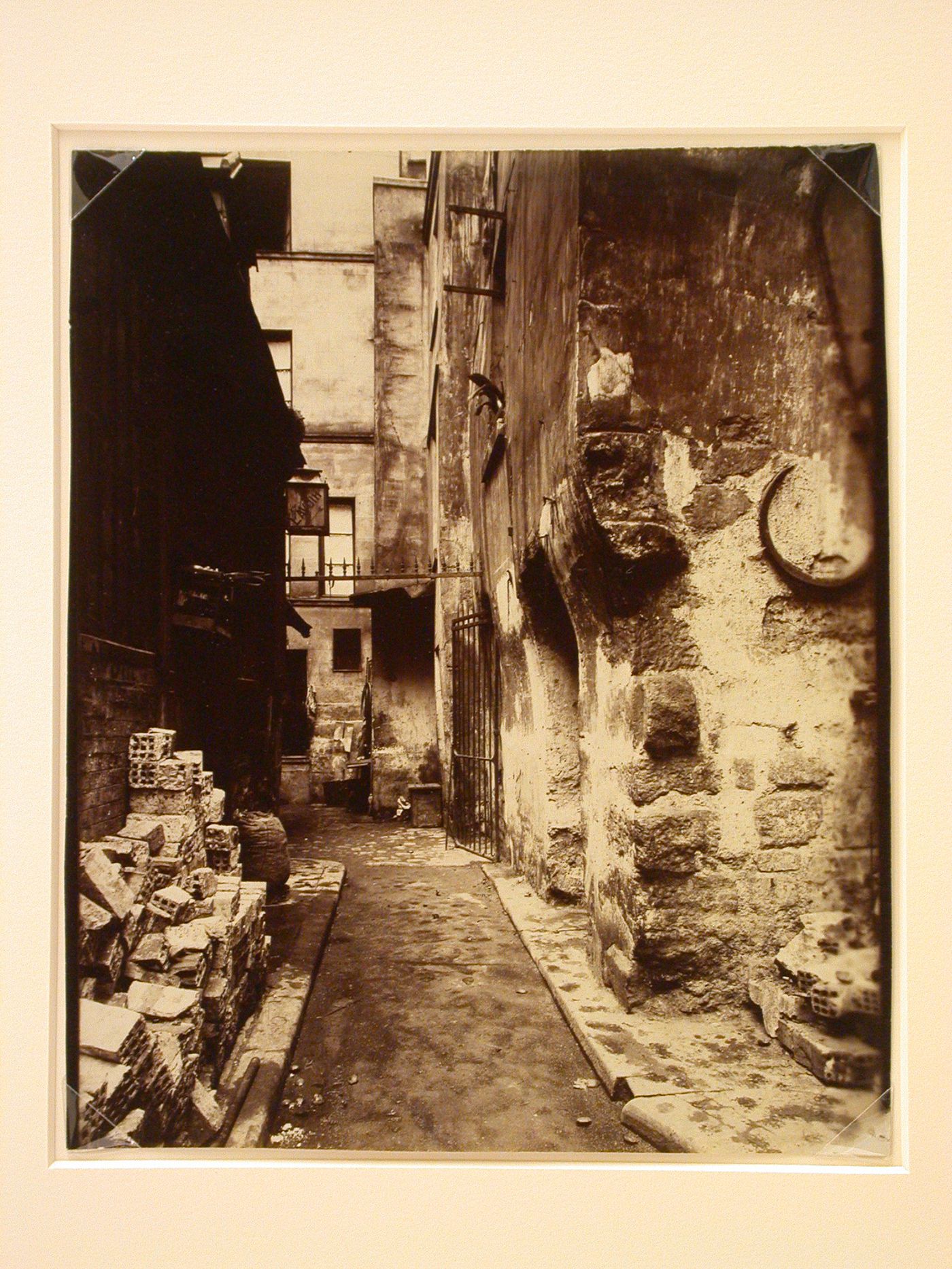 Rue de Venise, cul de sac de la Baudroirie, Paris, France