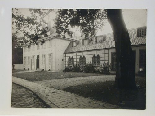 View of the principal façades of Sonja Knips House and the wing, Nusswaldgasse 22, Vienna, Austria