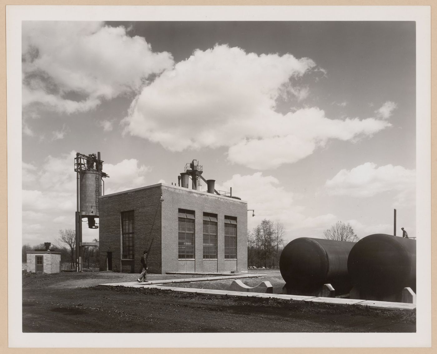 View of the principal and lateral façades of the Boiler House, General Motors Corporation Saginaw Malleable Iron division Assembly [?] Plant, Danville, Illinois