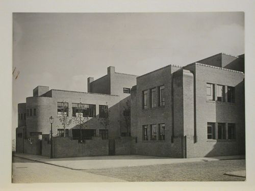 Lycée à La Haye. Limburg arch.