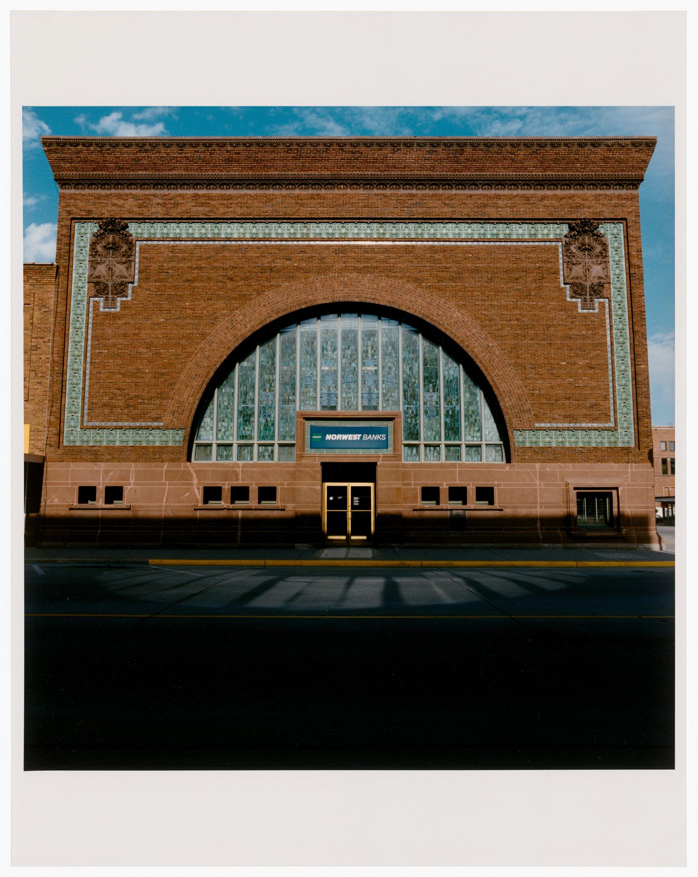 North Cedar Street façade, National Farmers' Bank (now Norwest Bank Owatonna), Owatonna, Minnesota