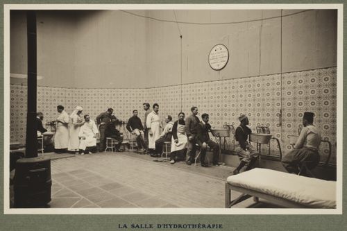 Interior view of the hydrotherapy room in the military hospital housed in the Grand Palais during World War I, Paris, France