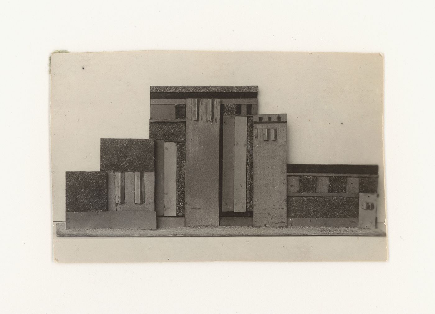 Photograph of a student model on the topic "Construction of Frontal Surface Based on Vertical, Horizontal and Inclined Combination of Two or More Rhythmical Rows" for the "Space" course at the Vkhutemas, Moscow