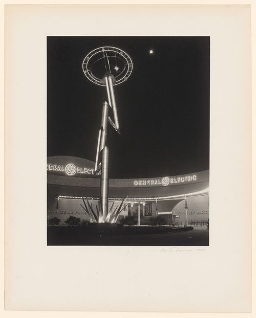 New York World's Fair (1939-1940): Night frontal view of General Electric Building