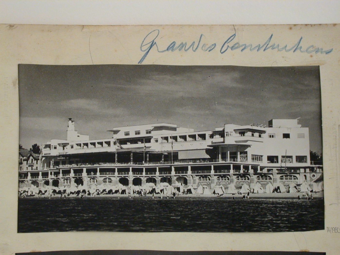 Casino de la Pergola à Saint-Jean-de-Luz. France. Rob. Mallet-Stevens et W. Marcel, architectes