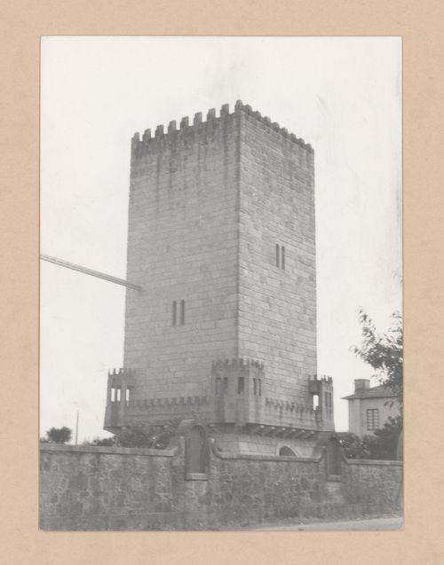 Exterior view of Casa A. Lopes Ribeiro, Remodelação da Torre de Vilarinho, Vila do Conde, Portugal