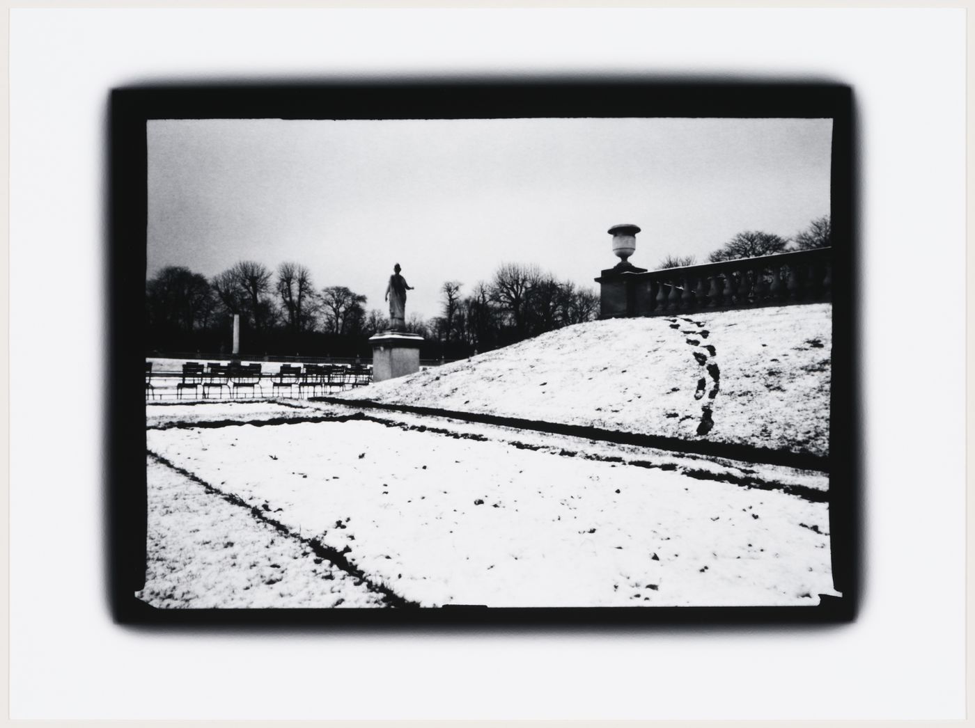 View from the northwest of the statue of Minerve à la chouette in winter with a terrasse on the right and the statue Groupe d'enfants [?] in the left background, Jardin du Luxembourg, Paris, France