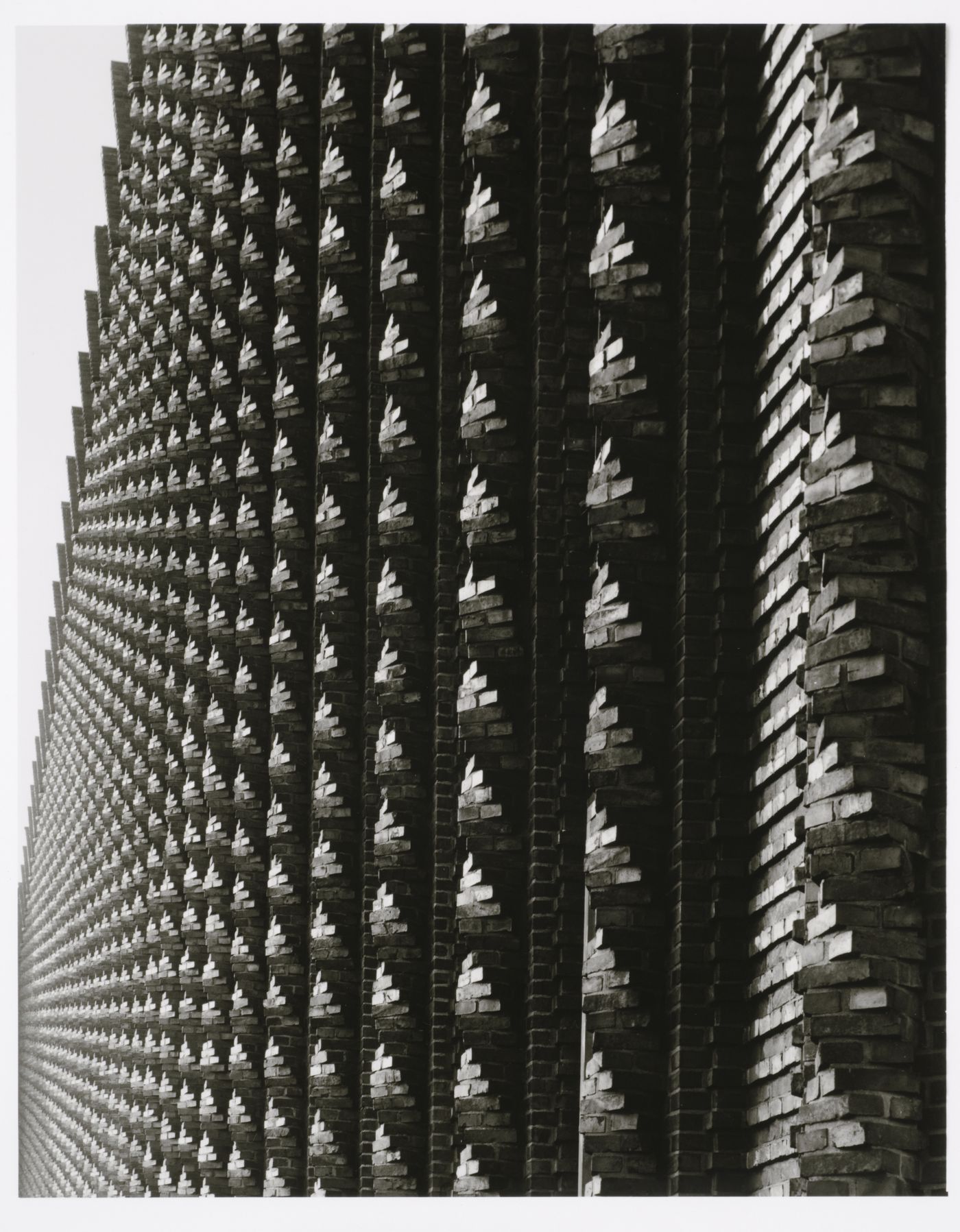 Detail of the brickwork on the lateral façade of Zigarettenfabrik Reemtsma [Reemtsma Cigarette Factory], Wandsbeck, Hamburg, Germany