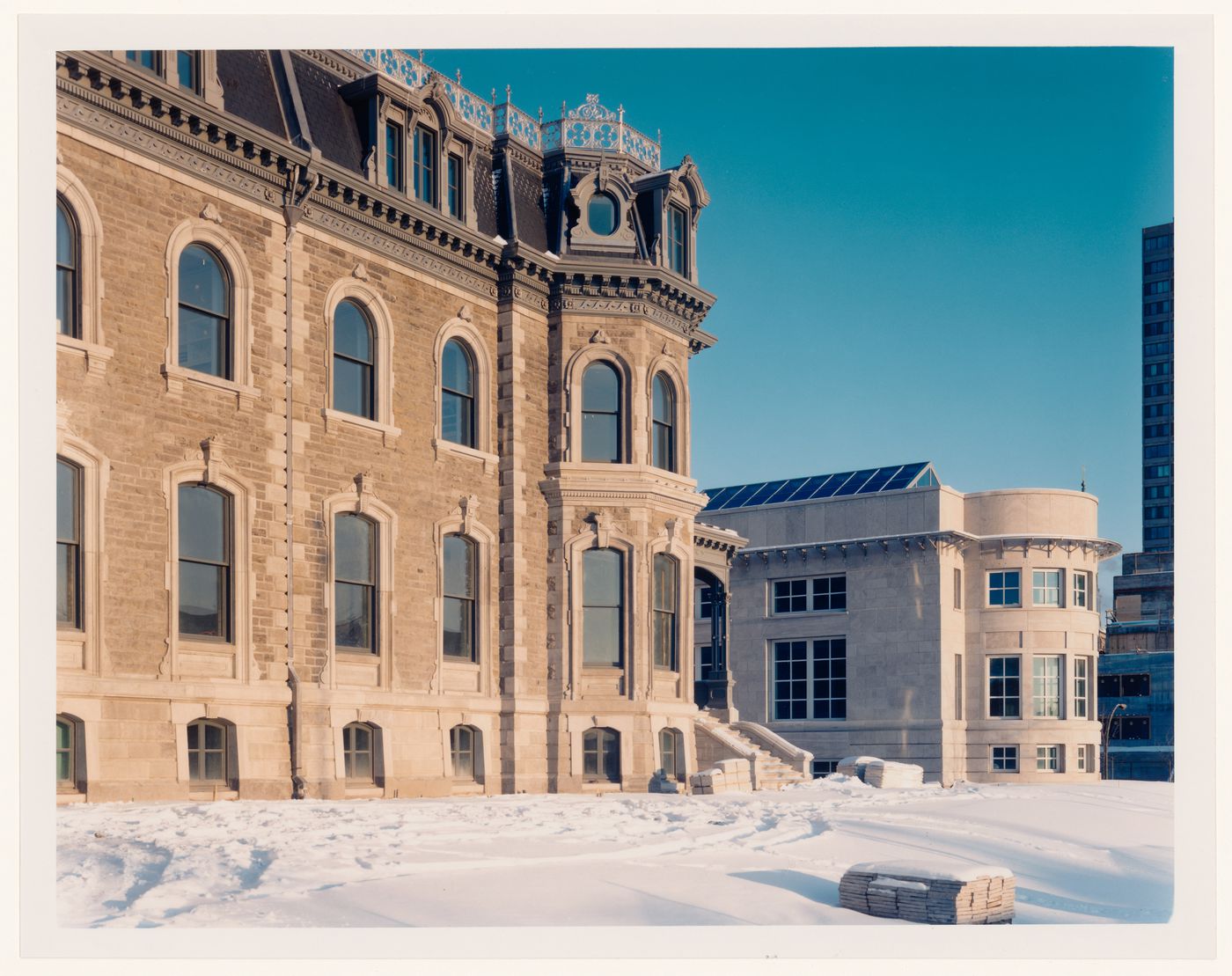 Exterior view of Shaughnessy House and the Alcan Wing, Canadian Centre for Architecture, boulevard Dorchester (now boulevard René-Lévesque), Montréal, Québec