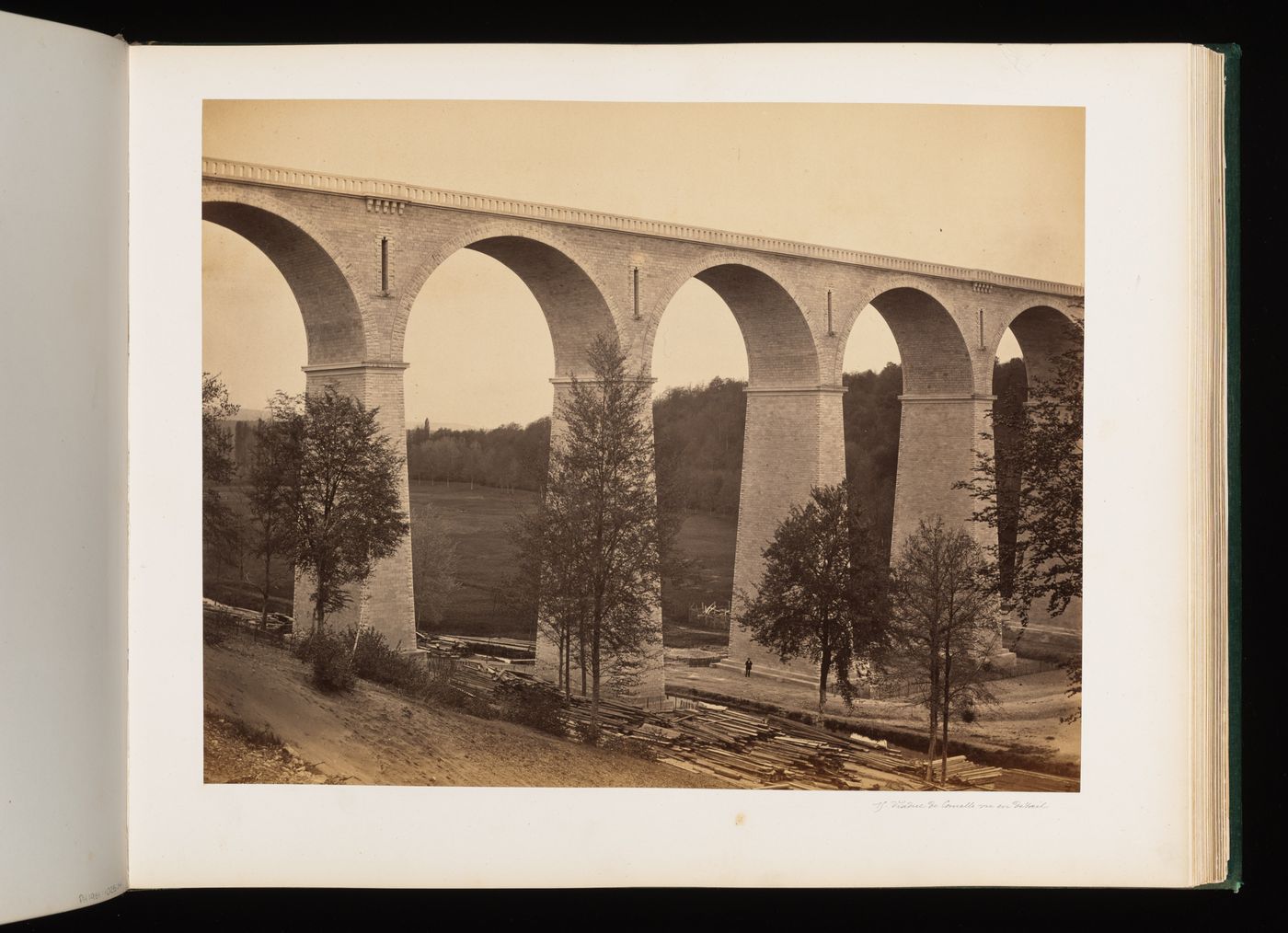 Viaduc de Comelle vu en détail