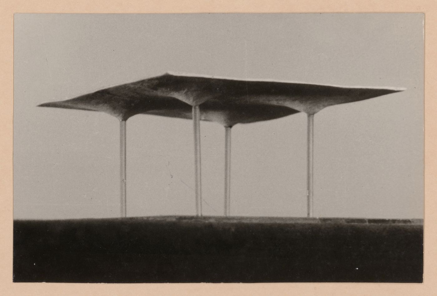 Photograph of model for Una nueva bóveda cáscara, Córdoba, Argentina