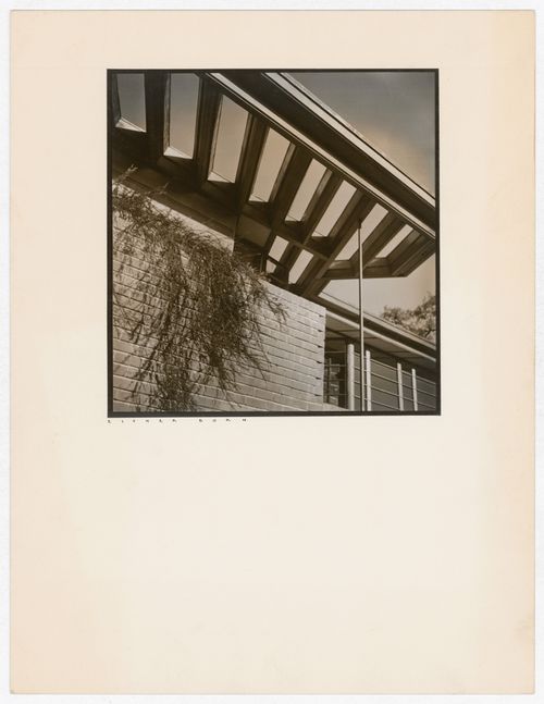 View of the Hanna House showing overhangs, eaves, and windows, Palo Alto, California, United States