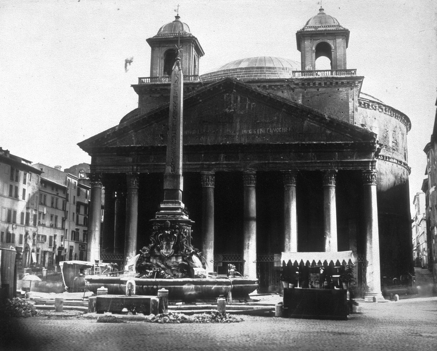 Plate from album ''Views of Italy, Monaco, Algers, Lisbonne, Gibraltar and Montserrat by various photographers''