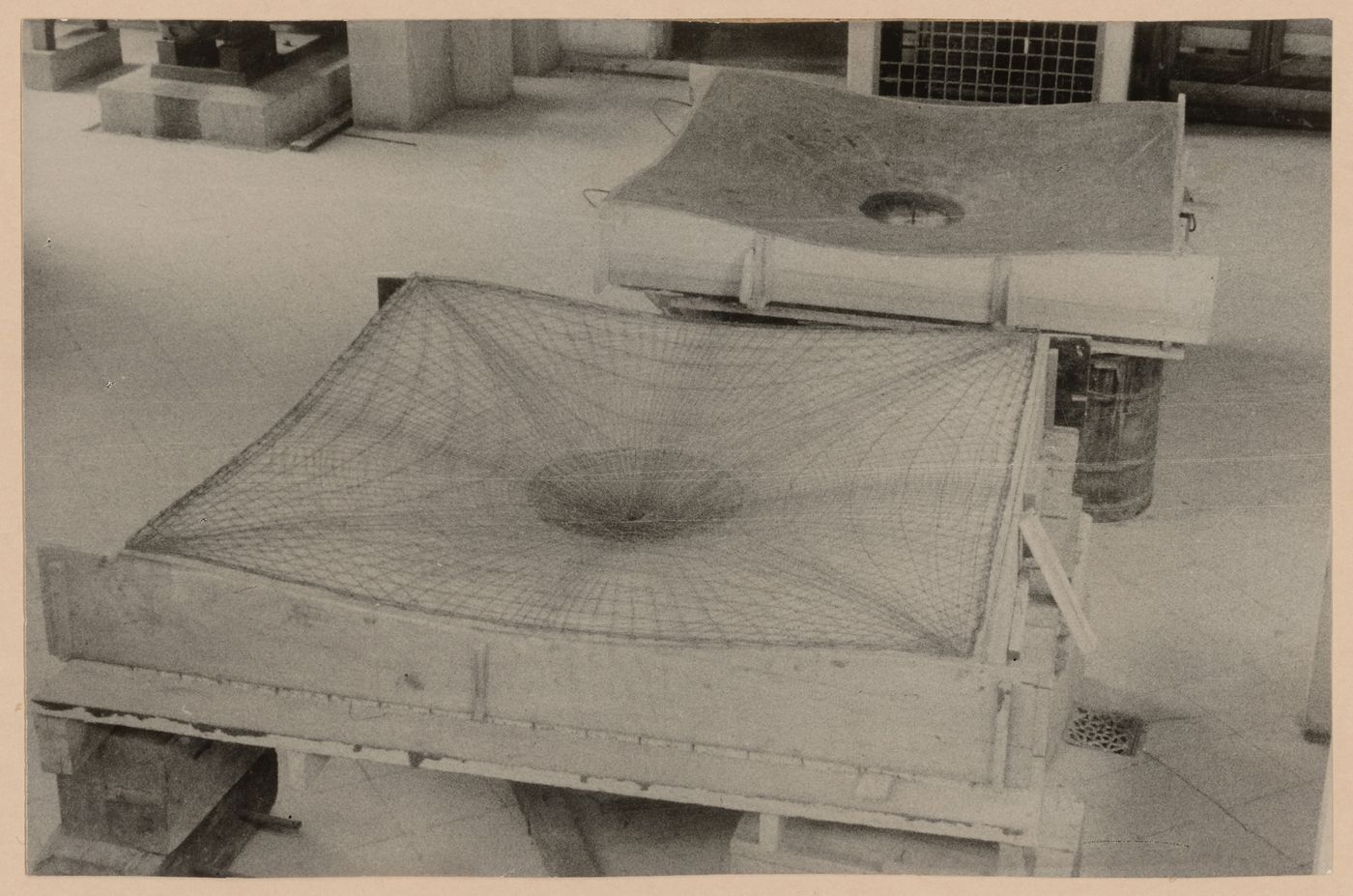 Photograph of the construction of Una nueva bóveda cáscara, Córdoba, Argentina
