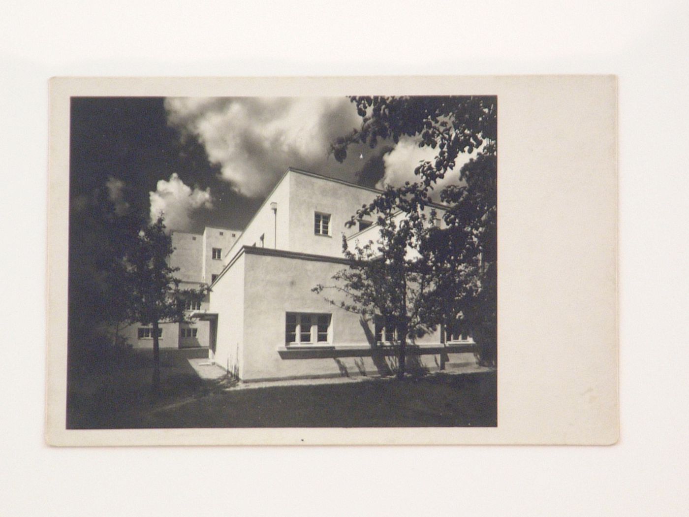 Partial view of the south and east façades of House 31/32, Weissenhofsiedlung, Stuttgart, Germany