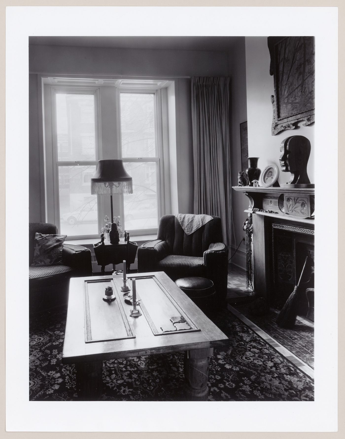 Interior view of a living room, 3664 rue Sainte-Famille, Montréal, Québec