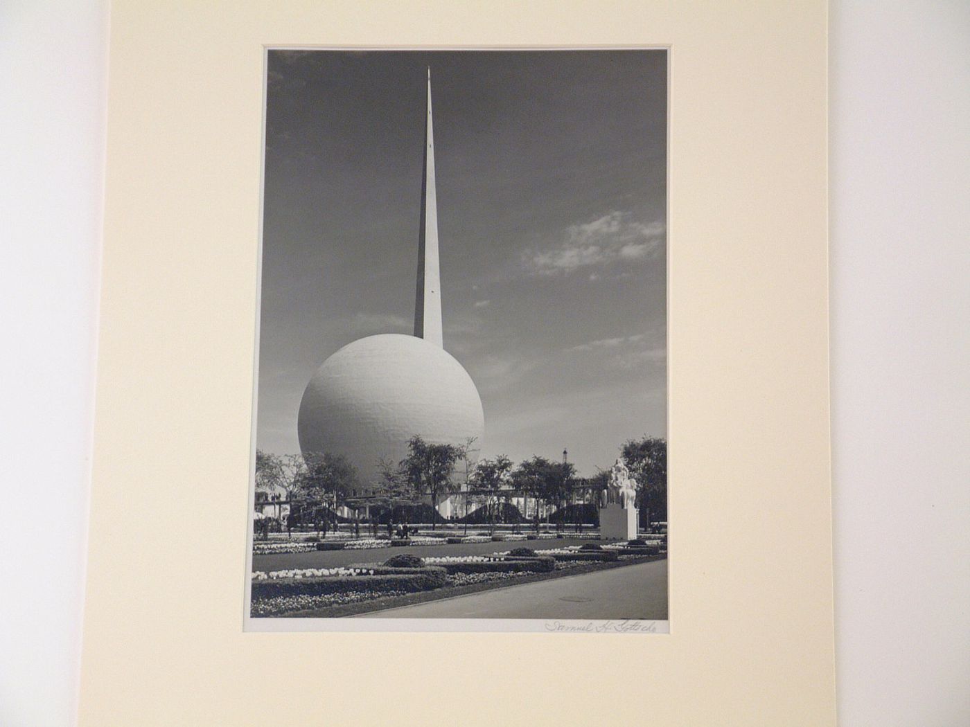 New York World's Fair (1939-1940): View of Perisphere and Trylon, garden in foreground