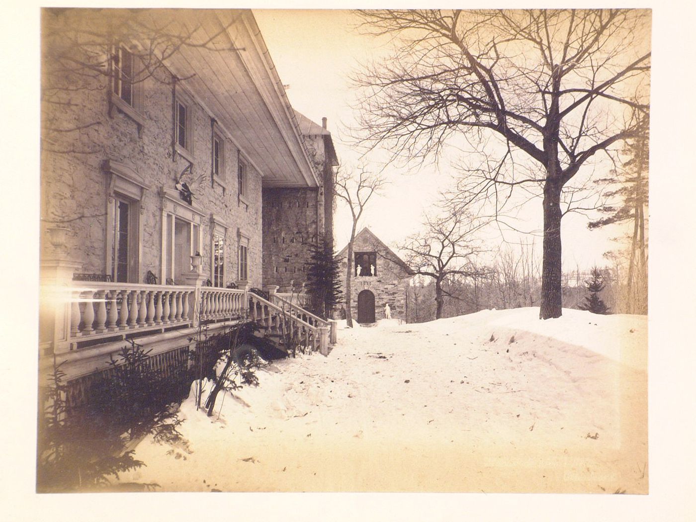 View of the principal façade of Manoir Louis-Joseph Papineau, Allée du Seigneur, Montebello, Québec