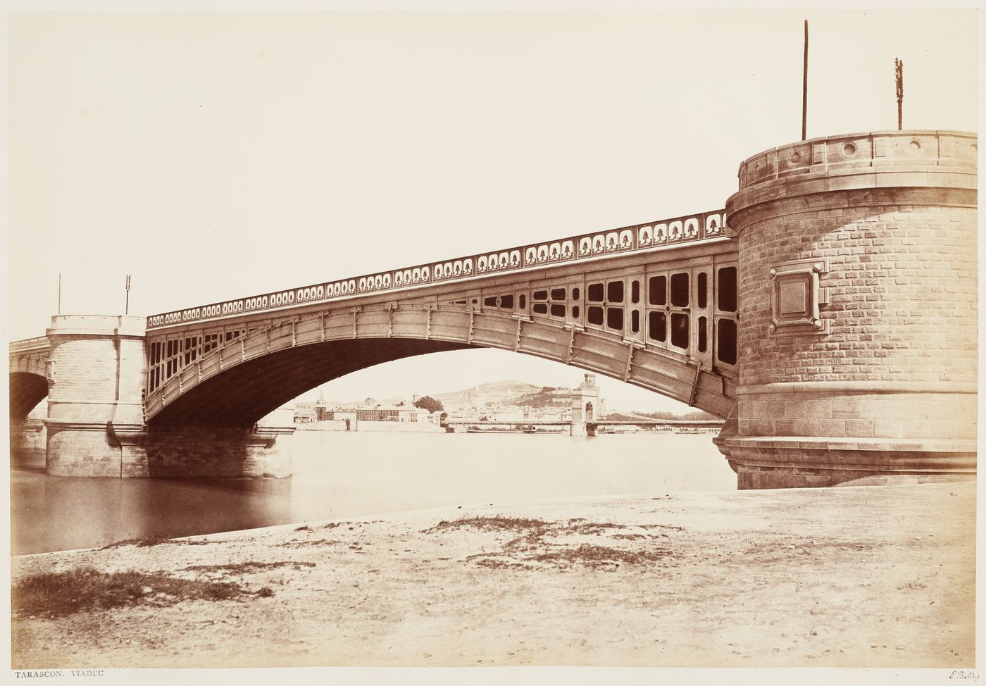 Tarascon. Viaduc