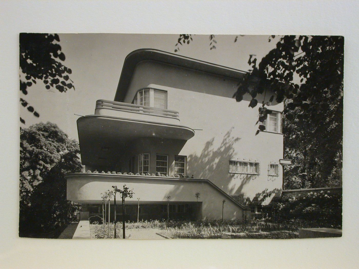 Friedlander house, view from the side, with two-tiered porches, Barmen [?], Germany
