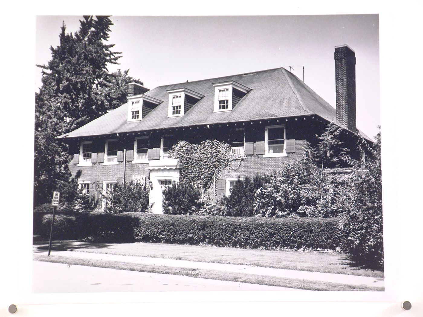 View of the principal façade of the Frank and Robert Kuhn house, McKinley Road, Grosse Pointe Farms, Michigan