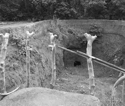 Entrée de « salles de refuge » souterraine du XVIIIe (ou début du XIXe) siècle à Agongointo