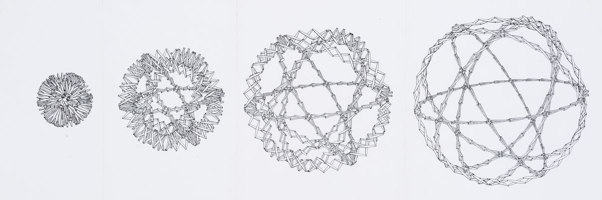 Sphère Hoberman présentant 4 étapes de déploiement, 1993. 
