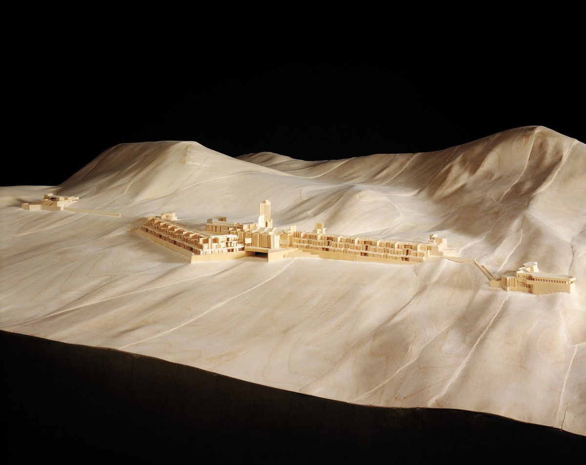 George Ranalli, architecte et maquettiste, 1977-, George Ranalli, maquettiste, 1946-, Aaron McDonald, maquettiste actif vers 1995 et Julie Shurtz, maquettiste active vers 1995