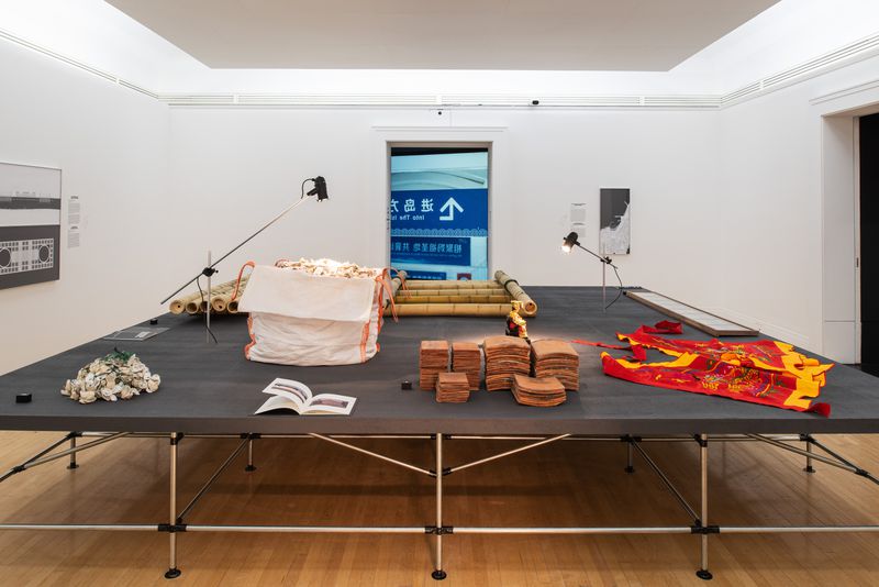 À travers l'île, vue d'exposition, 2024