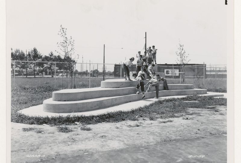 Vue d'enfants jouant dans une aire de loisirs, Philadelphie