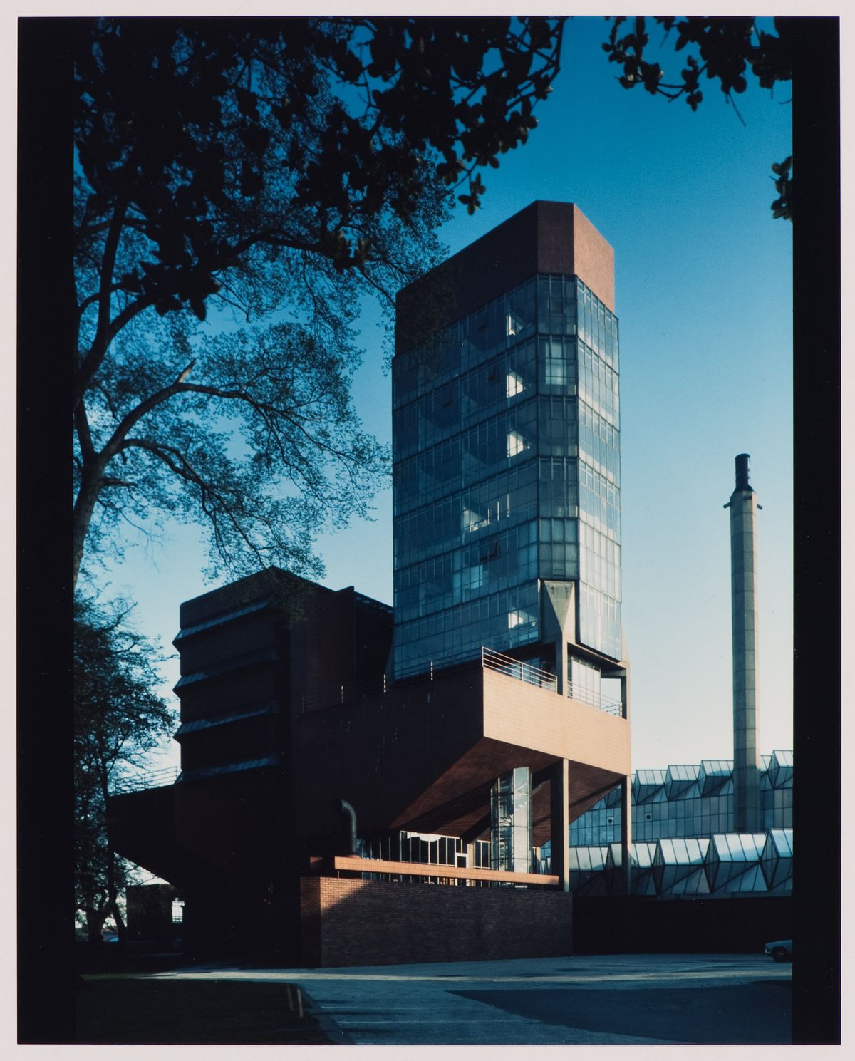 Stirling and Gowan, firm, Yukio Futagawa, photographer. Leicester University Engineering Building, England. 1963