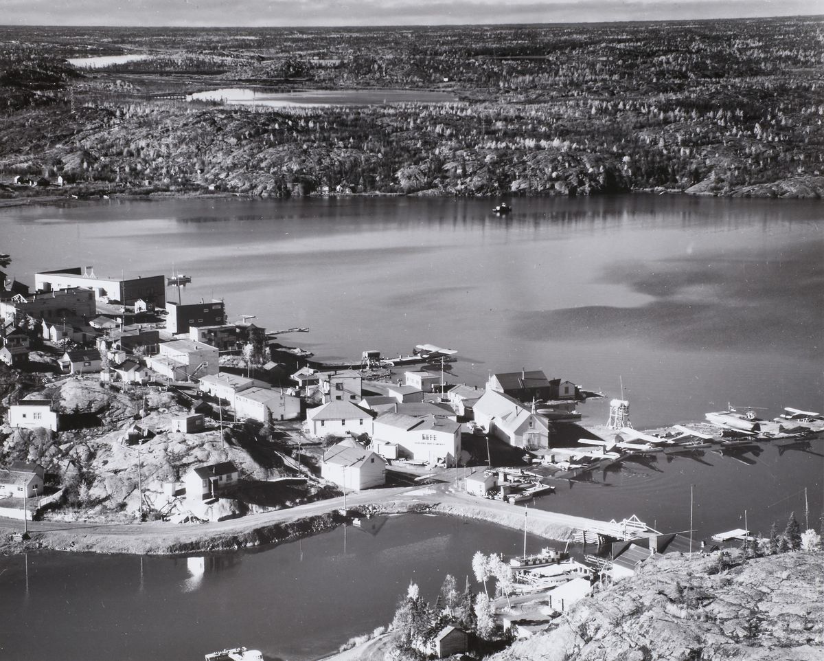 George Hunter. Ancien site de ville, Yellowknife, Northwest Territories, 1952.